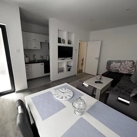 شقة Apartman-ziko *